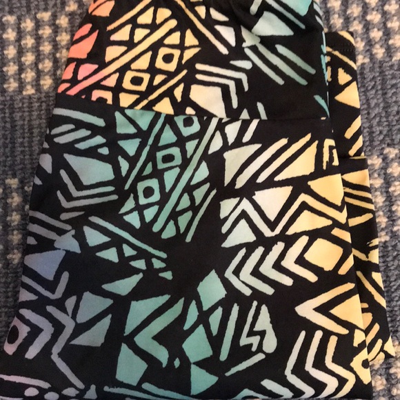 Multi-color, lightweight, cropped/capri yoga pants - Picture 2 of 2